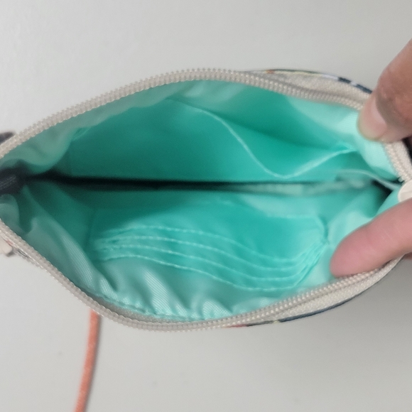 Kavu Renrose Crossbody Bag. - Picture 9 of 13